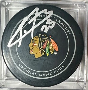 Kris Versteeg autographed Chicago Blackhawks game puck - Picture 1 of 2