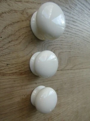 VINTAGE RETRO CABINET FURNITURE CUPBOARD WARDROBE DRESSER DRAWER PULL HANDLE - Image 1 of 2