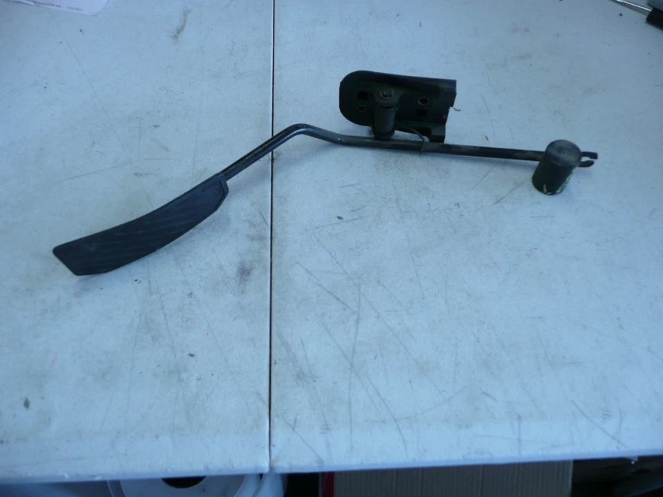 Conjunto de pedal acelerador Ford Escort Mercury Tracer 1997-2002--usado  Foto 1 de 3