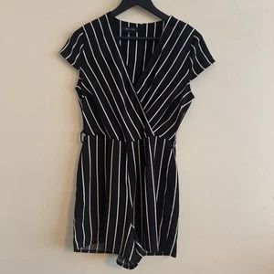 New Look Size 8 Black Striped Short Sleeve V Neck Playsuit - Picture 1 of 12