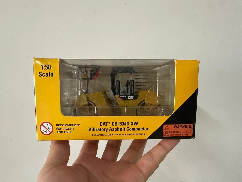 New Norscot Cat CB-534D Vibratory Asphalt Compactor With Closed Cabin 1:50 55132 - Image 1 of 4