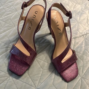 UNISA PURPLE GLITTER VINYL ASYMMETRICAL STRAPPY PUMPS UNZENNIE Sz 7 LN - Picture 1 of 6
