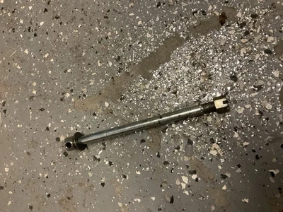 Yamaha PW80 1993 OEM eje delantero Foto 1 de 3