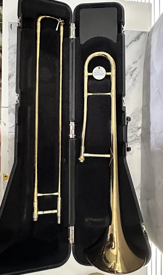 Trombón Deslizante Conn Director 22H De Colección con Estuche Rígido, Kit de Limpieza, Metrónomo Digital Foto 1 de 4