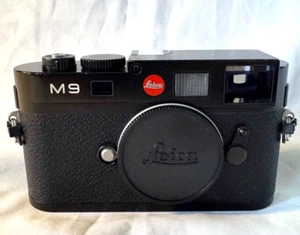 Leica M9 - Black, CCD Sensor Replaced. ONLY 3297 shutter clicks! - Picture 1 of 12