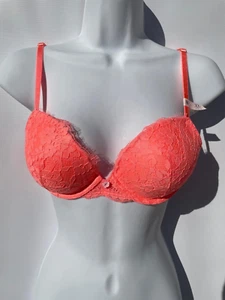 Victoria's Secret Lace Push-Up Bra Size 32C - Picture 1 of 6