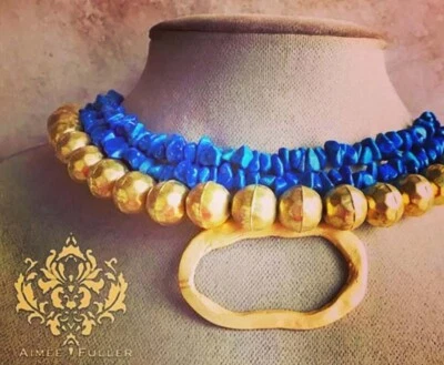 Collar de piedras de jade azul martillado colgante chapado en oro mate 22k piedras Foto 1 de 3