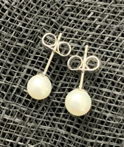 Quality 6mm Platinum Silver Plated Natural Shell Pearl Earrings Studs Xmas Gift - Picture 1 of 2