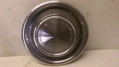 Cubierta de rueda Oldsmobile 14 pulgadas para Oldsmobile Delmont 88 1968 Foto 1 de 4