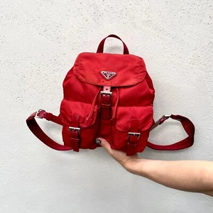 Authentischer PRADA Medium roter Nylon Dreieck Logo Nylon Rucksack - Bild 1 von 12