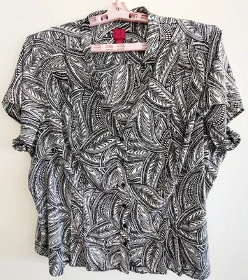 COLECCIÓN 212 Mujer 3X Blusa Botón Estampado Blanco y Negro con Costuras de Princesa Foto 1 de 4