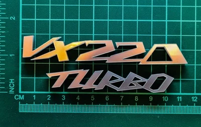 VX220 TURBO DOS INSIGNIAS Vauxhall Lotus insignia rejilla trasero Speedster Turbo - Imagen 1 de 4