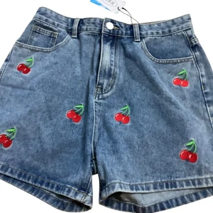 Cider NWT Cherry Embroidered Hi Rise Denim Shorts Misses size L - Picture 1 of 5