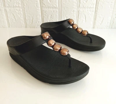Fitflop Women's Size 6 Black Bead Wedge Thong Sandals Flip - Image 1 of 4