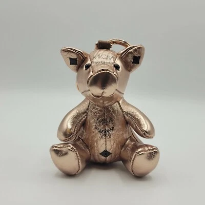 $250 MCM Champange Gold Metallic Visetos Pig Key Charm w/Clip MYZ8AXL11TC001 - Image 1 of 4