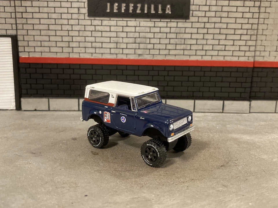 1967 IH Scout Lifted 4x4 Farm Truck 1/64 Diecast Customized Off Road Greenlight - Image 1 of 4