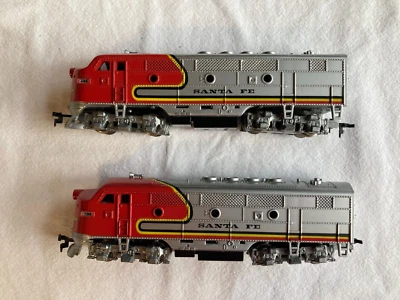 Lot of 2 Model Power Ho Scale Sante Fe Locomotives - Image 1 of 4