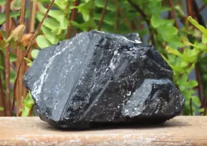 Pieza de cristal de turmalina negra cruda y áspera 505 gramos de la India mineral natural - Imagen 1 de 23