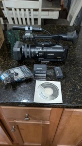 Videocamera Sony HVR-V1U obiettivo Carl Zeiss - Foto 1 di 16