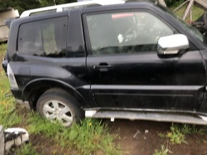 mitsubishi shogun mk4 rear side glass left + right 2007 on rubber + brackets - Picture 1 of 6