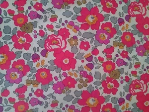 Remnant Betsy Dragonfruit Liberty of London Tana Lawn Approx 44 x 30 cm - Picture 1 of 3
