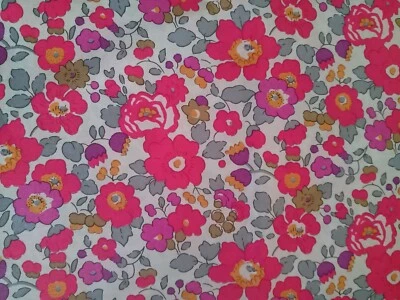 Remnant Betsy Dragonfruit Liberty of London Tana Lawn Approx 44 x 30 cm - Image 1 of 3