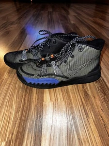 Scarpe da tennis Nike Kyrie 7 6 anni 6 giovani nere lime ghiaccio racer blu sneakers - Foto 1 di 8