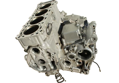 05 04 GSXR 750 ENGINE MOTOR BLOCK CRANKCASE CYLINDER JUGS TRANSMISSION CASE pick - Image 1 of 4