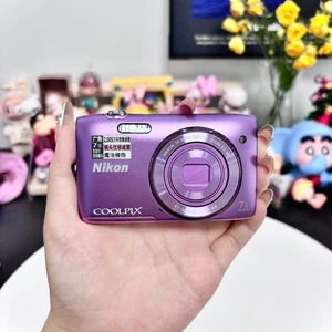 Nikon COOLPIX S3500 Digital Camera 20.0MP 7xOptical Zoom with Accessories Purple - Picture 1 of 7