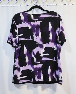 Blusa estampada morada y negra de la colección JM con acento de hebilla talla grande - Imagen 1 de 2