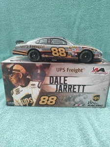 Dale Jarrett 2006 UPS autografiado 1/24 - Imagen 1 de 2