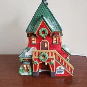 Dept 56 "SANTAS ROOMING HOUSE" #56386 Serie Polo Nord con scatola originale - Foto 1 di 9