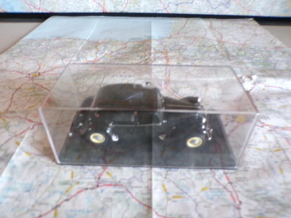 CITROËN Traction 11 BL 1953 Noire UH 1/43 en boite - Photo 1/1