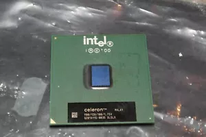 INTEL CELERON 900 Mhz SOCKET PGA 370 CPU 100FSB 1.75v SL5LX Coppermine - Picture 1 of 2