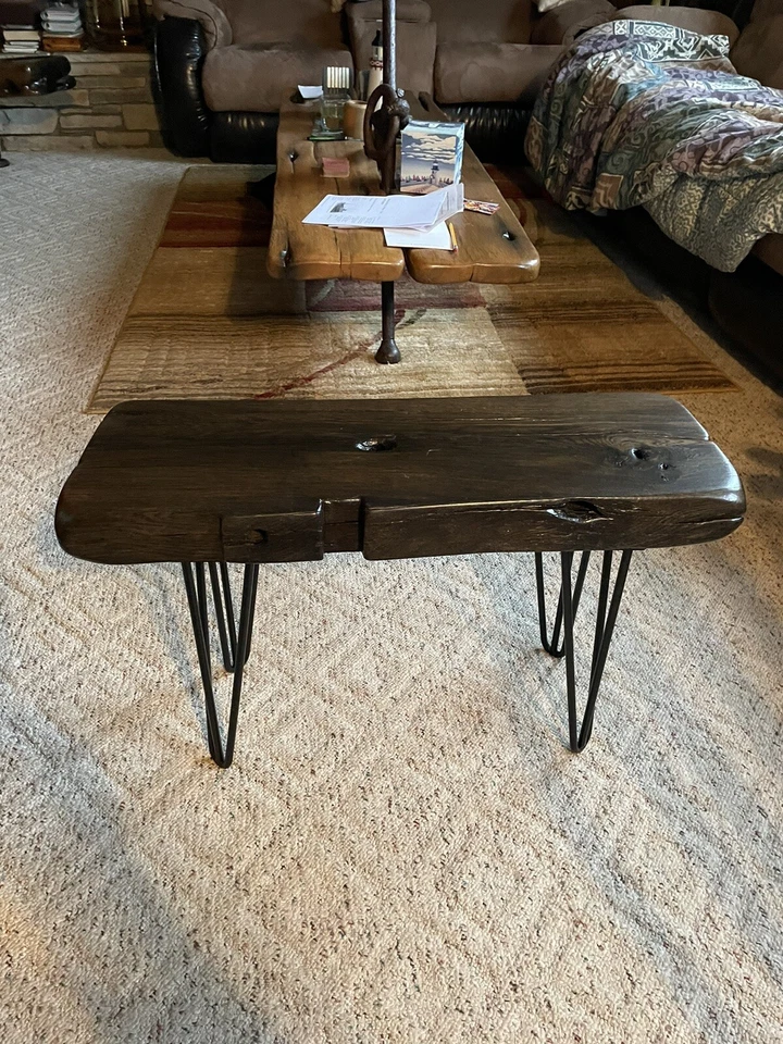 Mini banco artesanal de madeira de naufrágio recuperado de carvalho maciço - Imagem 1 de 1