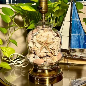 Vintage seashell filled glass ginger jar accent lamp. Sea star focal point. - Picture 1 of 7
