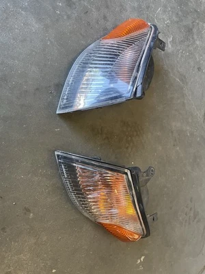 Nissan Skyline R32 GTS Front Corner Light Indicator Signal JDM Genuine Pre-owned - Image 1 of 4