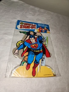 De colección 1977 DC Super-Héroe Stand-Ups Superman Wonder Woman Flash Aquaman Shazam - Imagen 1 de 5