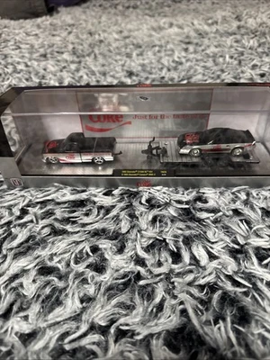 Máquinas m2 1:64 1992 Chevrolet C1500 SS454 y 1985 Chevy Camaro Iroc Z Foto 1 de 4