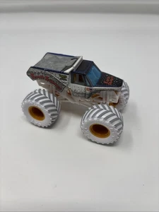 Monster Jam Earth Shaker Gears and Galaxies White Tires Truck 2021 - Bild 1 von 10