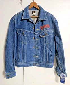 "Wheat Brewed Beer" Vintage Lee Jeansjacke "Born Wild Raised Proud Dakota" 42L - Bild 1 von 10