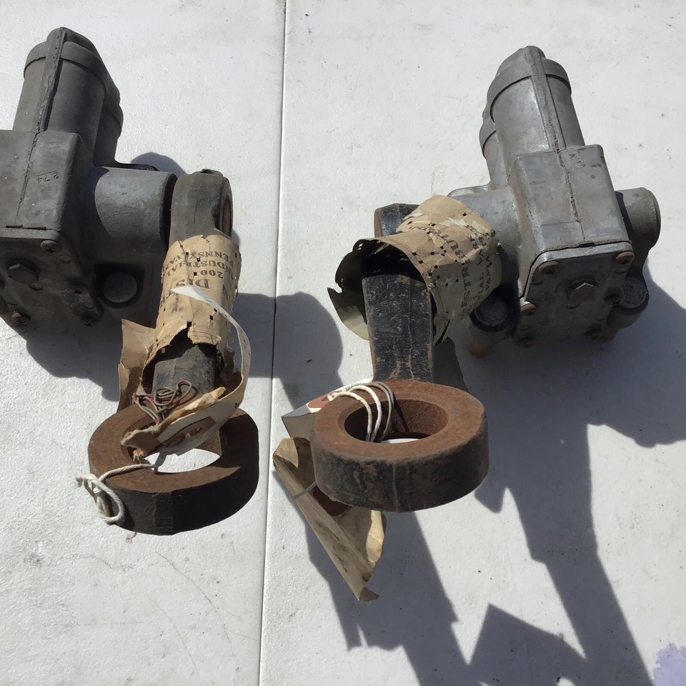 Par de amortiguadores de palanca delantera Armstrong Austin Morris Marina NOS 10/71-75 Foto 1 de 4