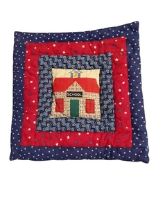 Trivet matelassé main 9" X 9" porte-poule école rouge blanc bleu étoiles vert jaune - Photo 1/5
