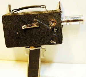 CAMERA CINE-KODAK Modèle K-16 mm-1955/1964-pour DECORATION ( ne fonctionne pas!) - Foto 1 di 2