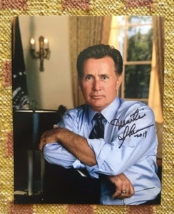 Martin Sheen signed Autogramm 8x10 Foto West Wing / Apocalypse Now USA - Bild 1 von 1