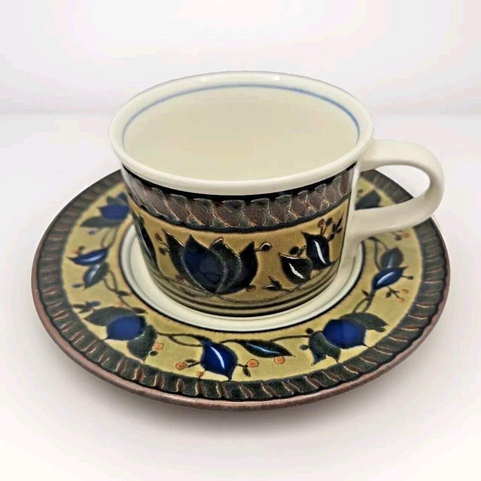 4 juegos de platillos taza de café Mikasa Intaglio Arabella aptos para microondas Foto 1 de 4