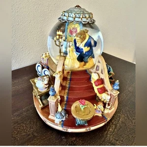 Große Die Schöne und das Biest Schneekugel und Spieluhr, beleuchteter Kamin - Bild 1 von 11