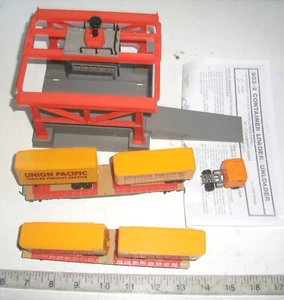 Vintage Tyco HO Operating Piggyback Loader/Unloader Depot with 4 Trailers/2 cars - Picture 1 of 15