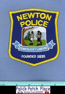 NEWTON MASSACHUSETTS Polizei Schulteraufnäher INDISCHER KOLONIALMANN - Bild 1 von 2