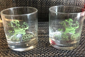 2 Cocktail Whisky Gläser Notre Dame Fighting Irish Football Vintage grün Logo - Bild 1 von 4